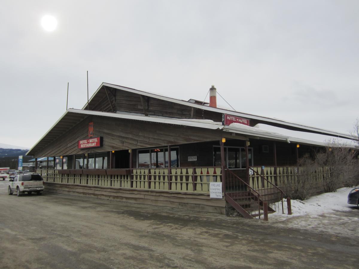 ホテル Airport Chalet ホワイトホース エクステリア 写真